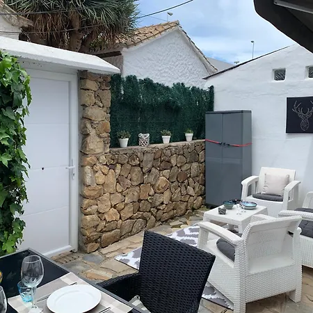 度假居 Renovated Andalusian House 马尔韦利亚